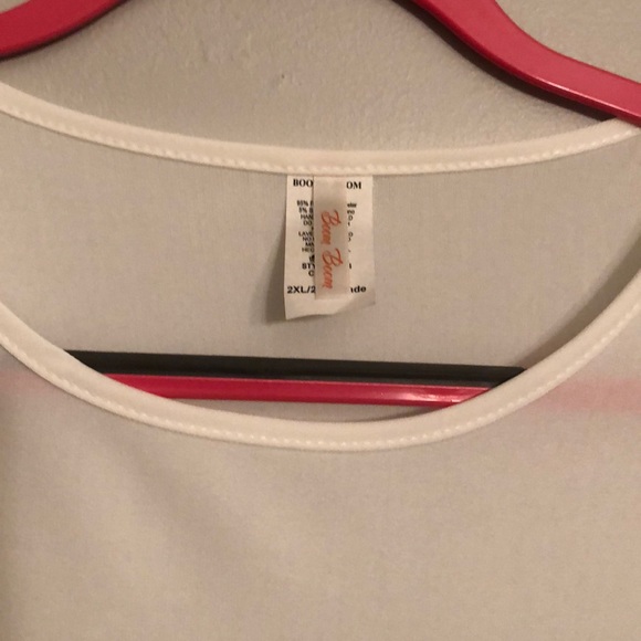 Plus-sized white top - fairly long to cover booty. - Picture 2 of 4